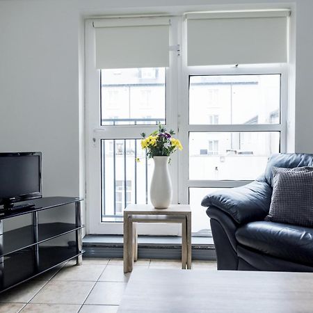 Marine Court Ground Floor Apartment バンドラン エクステリア 写真