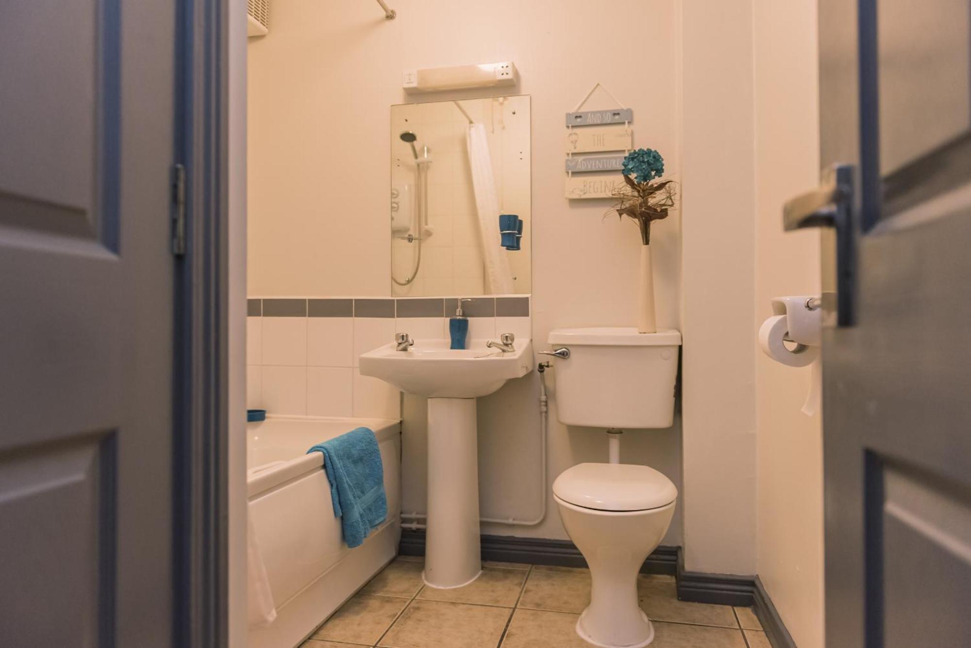 Marine Court Ground Floor Apartment バンドラン エクステリア 写真