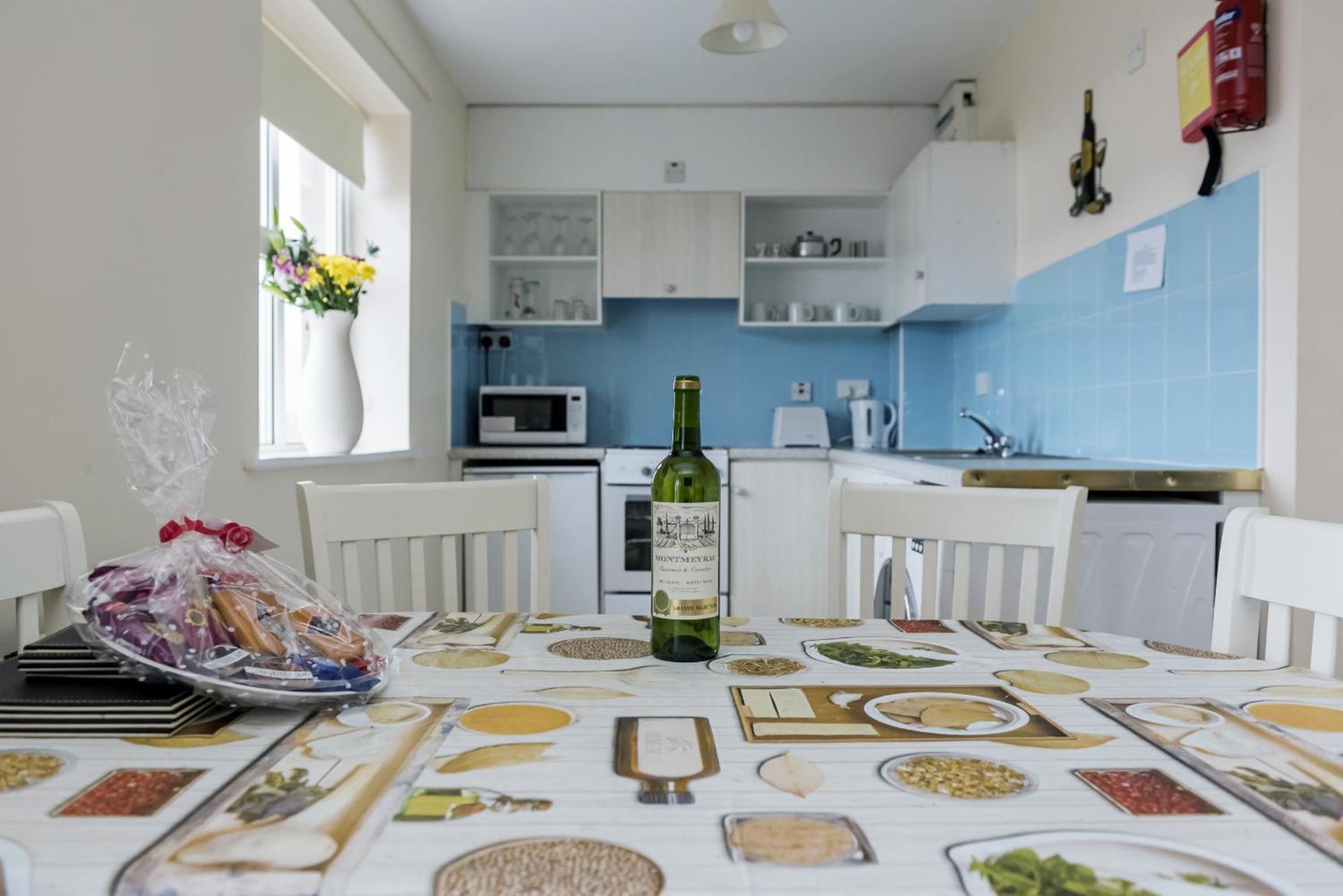 Marine Court Ground Floor Apartment バンドラン エクステリア 写真
