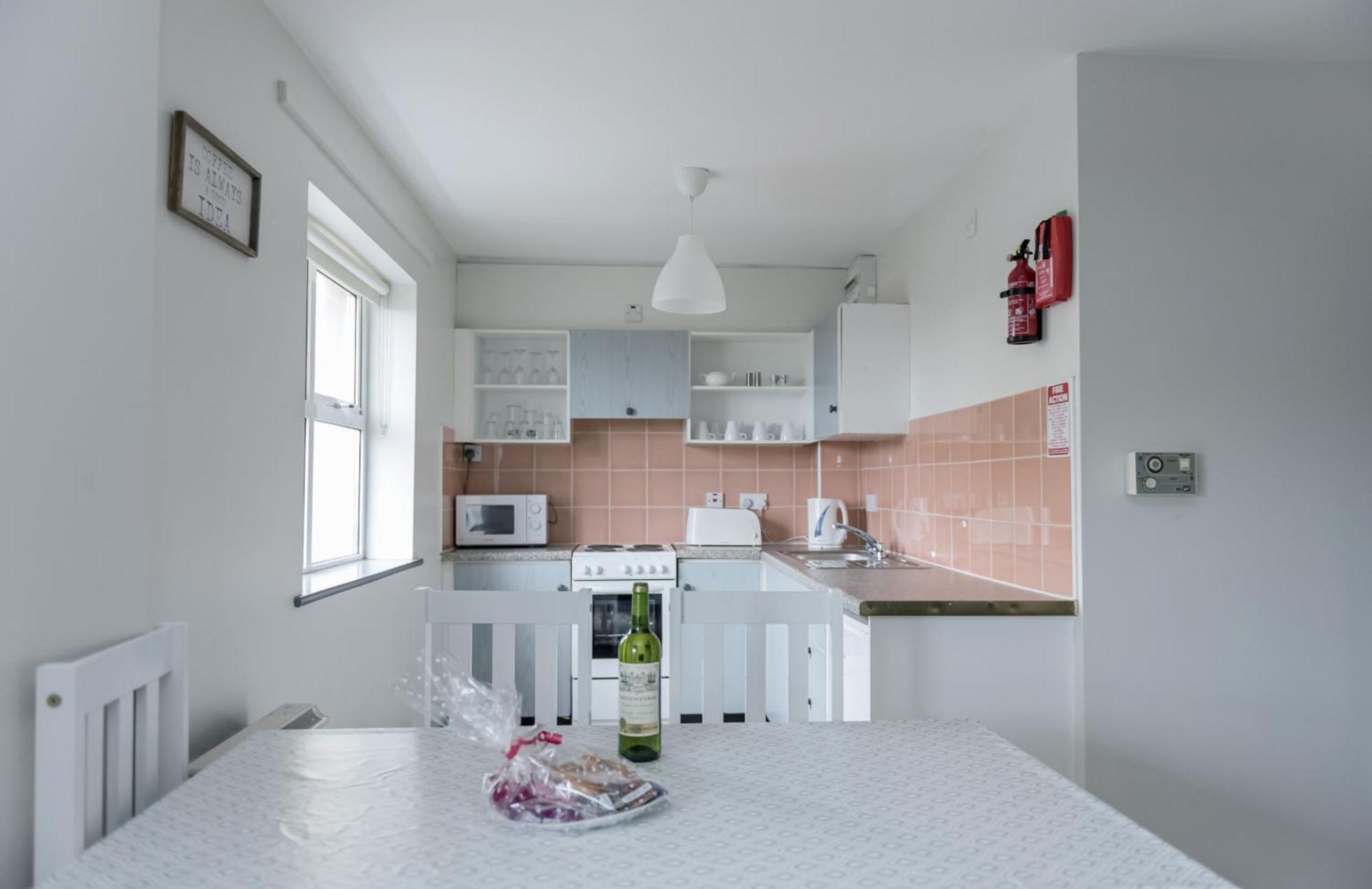 Marine Court Ground Floor Apartment バンドラン エクステリア 写真